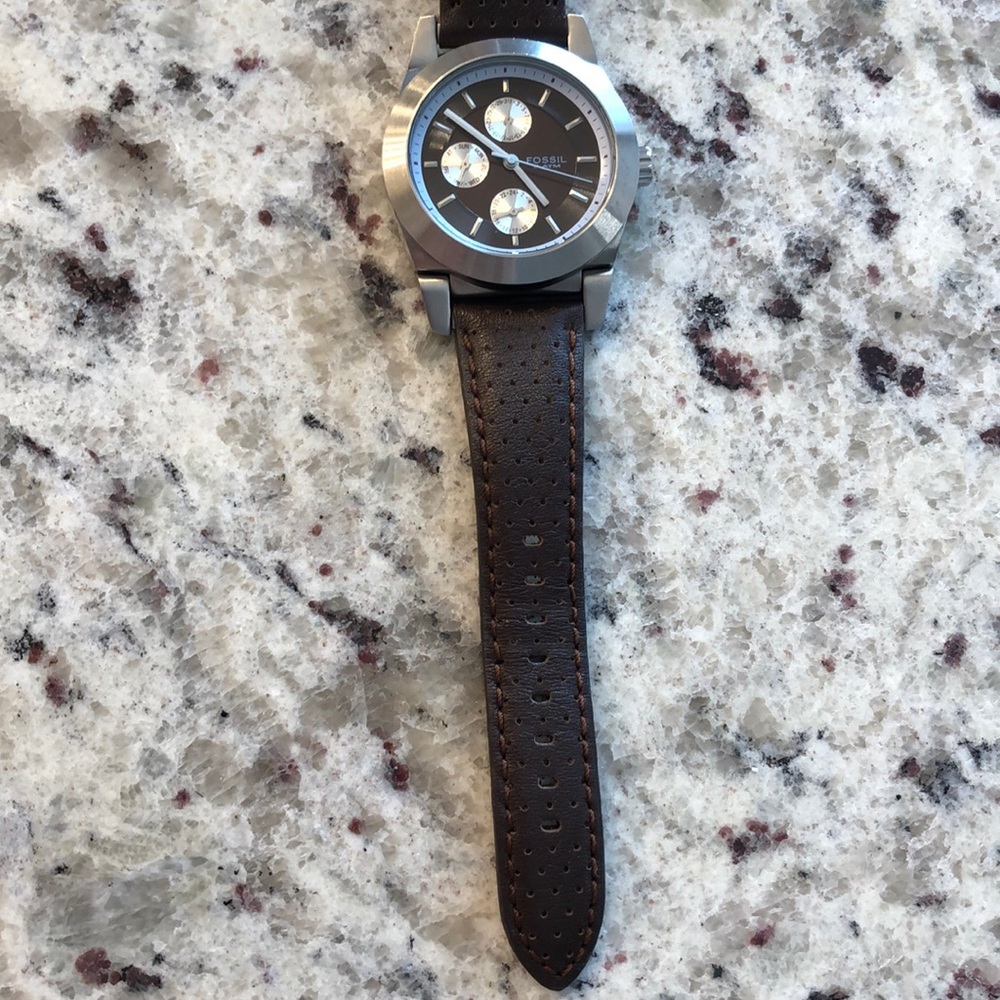 Authentic Fossil Leather Watch - Picture 3 of 6
